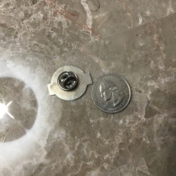 Fox America’s Most Wanted Lapel/Hat Pin Unique! - Picture 6 of 7